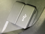 【USBポート】USBポートも装備されています♪スマートフォンのオーディオに連携も可能です。今や欠かせない装備の一つです!