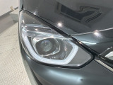 LEDヘッドライトは、点灯の瞬間から最大光量を発揮し、突然暗くなるトンネルなどでの安定感を高めます。