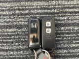 【スマートキー】持っているだけでエンジン始動や、ドアロックの開閉まで出来ちゃう賢く便利なスマートキーを装備!イモビライザーでセキュリティー対策もOK!