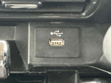 充電端子が装備されていますので車内でスマートフォンなどの充電が可能です。