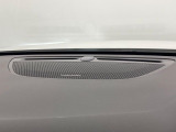 【harman kardon】ハーマンカードンのHi-Fiスペシャリストと共に、モデル別に開発・設計された専用チューニングが臨場感溢れる音響空間を実現しています。
