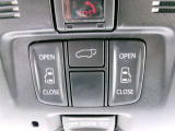 両側電動スライドドアを装備しています。狭い駐車場でも安全に開閉でき、さらに間口が広く乗り降りもし易いですよ。