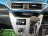 快適装備のオートエアコン♪ 温度設定をすれば、自動で車内の温度管理をしてくれる優れ物です☆彡