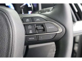 レーダークルーズコントロール(全車速追従機能付)付きです。車速に応じて追従支援してくれるので、ロングドライブも快適です。詳細は販売店スタッフまでおたずねください。