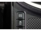 燃費をより向上させるエコドライブモードとパワフルな走行を愉しめるパワーモードを選べるスイッチが付いております!