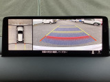 狭い場所での駐車やすれ違いなどでより的確な運転操作に役立つ360&deg;ビューモニターが装備されています。