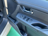運転席側のドア部。パワーウィンドーのスイッチになります。