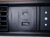 USBつなげられます♪充電などお役にたちますよ!!