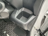 運転席の手の届きやすい位置にドリンクホルダーがある為、とても便利です!