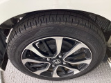 純正アルミホイールです。足元が引き立つので、車全体のイメージがアップしますよ!