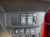 電動両側スライドドアが付いてます(運転席から操作可能です)