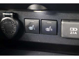 運転席と助手席には寒い日の肩や腰、冷えやすい下肢を温めてくれるシートヒーターが付いております!