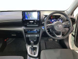 運転席周りのレイアウトをご覧ください。ナビゲーションが綺麗に装着されすっきり収まってますね!