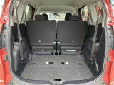 3列目シートは折りたたみ可能です。キャンプ用品など大きな荷物もばっちり収納可能です!