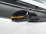 サイドターンランプ付きドアミラー。車両のドレスアップと右左折時の被視認性を兼ね備えたお洒落なミラーです。