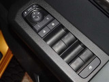 電動格納式ドアミラー・パワーウインドウを装備しています。