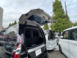 ハーフバックドアで狭い場所でのお荷物の積降に便利です