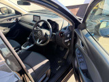人間工学に基づいた設計で、理想的な運転姿勢を常にキープします。Ergonomic design maintains your ideal driving posture.