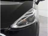 【オートマチックハイビーム】対向車や先行車をカメラで検知し、ハイビームとロービームを自動で切替え、夜間の歩行者などの早期発見をサポート。切り替え忘れを防ぐほか手動操作の煩わしさも軽減します。
