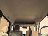 ハイルーフならではの開放感ある室内空間を確保。荷物の積載はもちろん、長時間の移動でもゆとりを感じられます。
