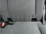 ◆ISOFIX◆シートベルトいらずでチャイルドシートと固定金具を連結するだけでガッチリ固定できます。