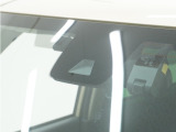 ◆Honda SENSING◆ カメラ等装置で精度の高い検知能力を発揮、安全運転を支援します。ステアリング上のコントローラーに注目!