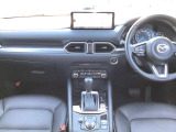 現在のMAZDA車はインパネ配置が視線の動きが少なくなるように設計レイアウトされています☆ひとつひとつの部品からMAZDAの安全に対するこだわりを感じる事が出来ます☆