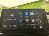 ラジオやテレビ、Bluetooth、USB/iPodなど、音楽や情報を楽しむためのメニューを表示。アイコンで機能を選びやすく、日常の移動中も好みに合わせて活用できます。