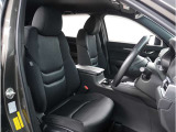 【清潔感のある運転席&助手席】隅々までクリーニングの行き届いた運転席&助手席。目立ったシミや汚れ等もございません。快適なドライブをどうぞ。