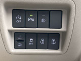 運転席にシートヒーターがついてます。