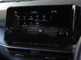 ナビゲーションは純正9インチコネクトナビを装着しております。AM、FM、Bluetooth、フルセグTVがご使用いただけます。初めて訪れた場所でも安心ですね!