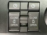 【両側パワースライドドア】両側がパワースライドドアになっており、運転席のスイッチやスマートキーでも開閉が可能です!開口部も広いので乗り降りも楽々♪
