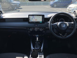 運転席から前方を見渡しやすいレイアウトで、メーターやナビ画面も目に入りやすい位置に配置。前席はゆったり座れ、毎日の移動も落ち着いて過ごせます。