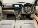 インパネ周りの写真です。操作性・視認性・質感と3拍子揃ったつくりです☆