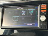 FM・AMやBluetooth Audioなど、画面から利用する音源を選べます。交通情報の項目もあり、日々のお出かけに合わせて必要な情報や音楽を選びやすい構成です。