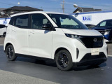 エマージェンシーブレーキ(衝突被害軽減ブレーキ)、フロントカメラが車両や歩行者を検知し警告音と共に衝突回避、軽減をアシストしてくれます。
