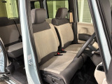 乗降がしやすい運転席。高さが調節できて小柄な方でも運転しやすいポジションをとることができます。