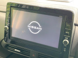 【大画面ナビ】人気の大型9インチナビを装備。存在感のある大画面はインパクト大!ナビ利用時のマップ表示は見やすく、テレビやDVDは臨場感がアップ!いつものドライブがグッと楽しくなります♪