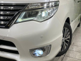 【LEDヘッドライト】悪天候や夜間走行時も良好な視界を確保し安心して運転できる高輝度LEDヘッドライトを装備!点灯速度が早く、消費電力も抑えられています。