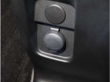 【12V電源】USBポートなどを追加することができます。