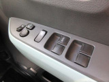 オートミラー装備なので鍵の開け締め(またはエンジンスタート)に連動してドアミラーが開閉します!