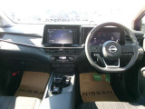 操作しやすい運転席廻り!操作パネルも使いやすい!!ドライブが楽しくなります!