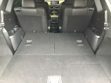 後部のシートを倒すとこんなに広々空間が!大きなお荷物を乗せる時でも心配ありません!
