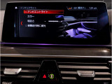 【アンビエントライト】アンビエントライトが加わる事で、車内空間に大きな違いが生まれます。特に夜間ドライブでは上質でラグジュアリーな車内を演出。ドライバー好みのイルミネーションをお楽しみ頂けます!
