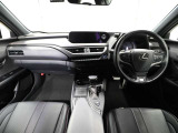 上質で落ち着いた印象のインパネ。視界も広々で運転しやすいです。