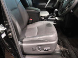 パワーシート搭載。微妙な調整が手軽にでき、ピッタリのポジションで運転することが可能です。