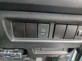 アイドリングストップ車です。オフにもできます。