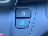 ECON・燃費のいい運転時にはメーター内の証明がグリーンに。クルマ全体を低燃費モードにします、あなたのエコ運転を、あの手この手でサポートします。