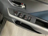 運転席のスイッチで全てのウィンドウの開閉操作を行うことができます。ロックボタンをONにしておくと、運転席以外のウィンドウは作動しないのでお子様を乗せているときなども安心ですね♪