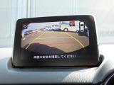 バックカメラを装備しております。駐車時に大変役立ちますよ♪運転が苦手な方の味方になってくれます。